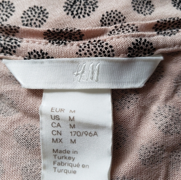 H&M print top gathered shoulder blush peach & black Size Medium - Picture 3 of 7